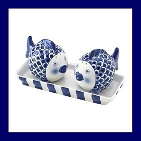 KISSING FISH SALT PEPPER SET