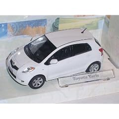 TOYOTA YARIS 2007 5 T�RER WEISS NEU OVP ! 1/43 CARARAMA MODELLAUTO MODELL AUTO