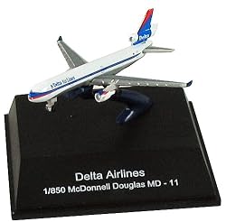 Mini Sky Pilots - Delta Airlines McDonnell Douglas MD-11