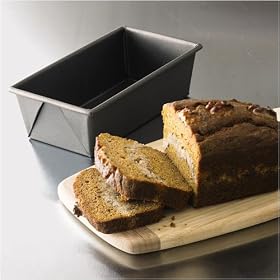 Chicago Metallic Bakeware - Bread and Loaf Pan: 1.5 lb. by Chicago Metallic
