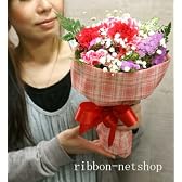 チェックのラッピング カーネーションと季節のお花のブーケ・花束（生花） （ピンク系） FL-MD-807