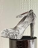 Snake-embossed pump