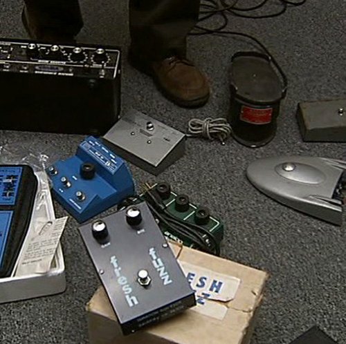 FUZZ: THE SOUND THAT REVOLUTIONIZED THE WORLD(ファズ:世界を変えた音)(初回限定1000部) [DVD+BOOK]
