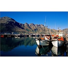 photographie Fishing boats in Hout Bay Harbour. est disperible en (L x H): 30 x 20 cm de C. Persh...