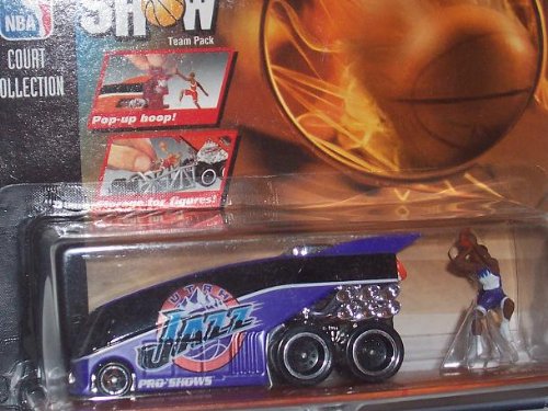 Utah Jazz Hot Wheels 1998 Pro Show NBA Diecast Bus Playset with Karl Malone and Hornacek Figures
