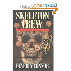 Skeleton Crew: A Lindsay Chamberlain Novel (Lindsay Chamberlain Mysteries)