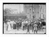 Newswire Photo (S): Taft campaign trip, Boutelle at Janesville, railroad station