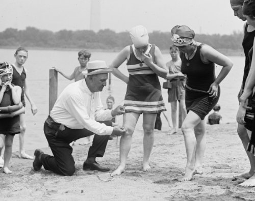 1922 photo Measuring bathing suits, 6/30/22