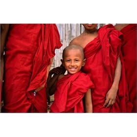 photographie A young monk smiles for the camera in Bagan (Pagan). est disperible en (L x H): 30 x...