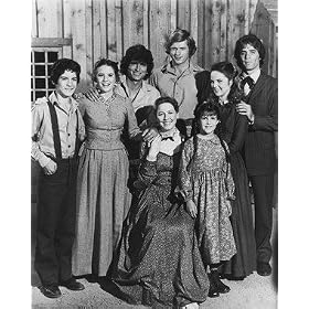 MELISSA SUE ANDERSON AS MARY INGALLS KENDALL, LINWOOD BOOMER AS ADAM KENDALL, DEAN BUTLER AS ALMANZO JAMES WILDER, MELISSA GILBERT AS LAURA ELIZABETH INGALLS WILDER, KAREN GRASSLE AS CAROLINE QUINER HOLBROOK INGALLS, MATTHEW LABORTEAUX AS ALBERT QUINN INGALLS, MICHAEL LANDON AS CHARLES PHILIP INGALLS FROM LITTLE HOUSE ON THE PRAIRIE #1 - Photo cin�matographique en noir et blanc-GRANDE - 50x40cm
