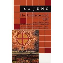 The Undiscovered Self: With Symbols and the Interpretation of Dreams (Jung Extracts)