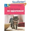 Un chat heureux en appartement