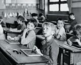 Robert Doisneau - Die Schulische Information - Robert Doisneau Poster Kunstdruck (30 x 24cm)
