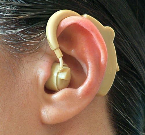 Libra-660 behind-the-ear personal sound amplifier is operated by a LR-44 357 (AG13, A76,or LR1154) battery, can be rechargeable for longer battery lifespan when operated by the 13D zinc air rechargeable battery; innovatively crafted for those who always wanting clarity hearing. This hearing amplifier is to amplify distant environmental sounds and weak voices, helps accomplish daily living activities