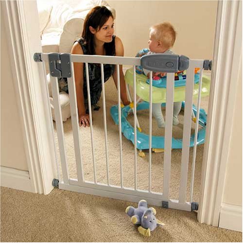 Childrens Toyshop   : Narrow Self Closing Safety Gate (68.5-75cm)