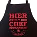 HIER GRILLT DER CHEF PERSÖNLICH - Grillschürze, Latzschürze mit verstellbarem Nackenband und Seitentasche - Grillkönig Edition