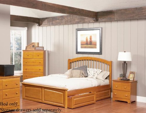 King Size Windsor Style Platform Bed with Raised Panel Footboard Caramel Latte Finish