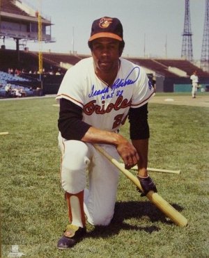 Frank Robinson signed Baltimore Orioles 16x20 Photo HOF82 minor scuff