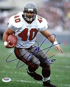 Signed Mike Alstott Photo - 8x10 #w79427 - PSA/DNA Certified - Autographed NFL Photos