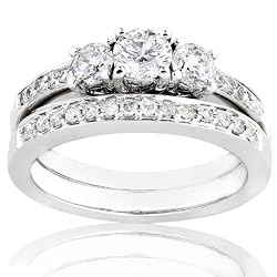 Três Stone Diamond Wedding Ring Set Round em ouro branco 14kt