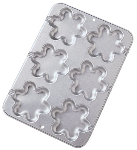 Wilton Blossom Cookie Treat Pan, 3 1/2 in. diameter x 1/4 Inch Deep.