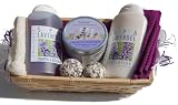 SPA Lavendel Wellness Geschenkset 8 tlg. Duschgel, Bodylotion, 2 x Badepraline, Duftkerze, 2 x Handtuch 30/50 lila und creme - weiß im Bambuskorb