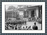 Photo (L): 27th Parade