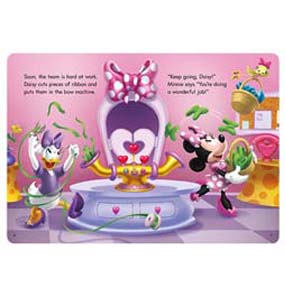 Give a cheer for terrific teamwork at Minnie's Bow-tique!
