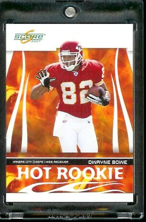 2007 Score Hot Rookie # HR-7 Dwayne Bowe Kansas City Chiefs Football Card - Mint Condition - Shipped in Protective Display Case !