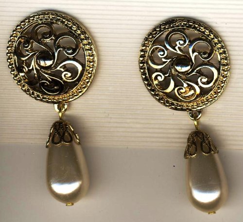 Gold and pearl drop dangle earrings