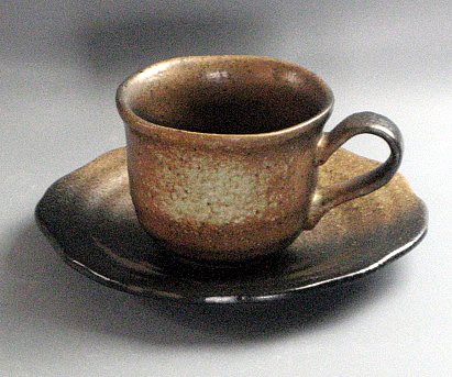 味わいある渋さ・・美濃焼き　黒備前　コーヒー碗皿