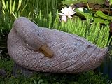 Eigenschaften Tiefes Kunsthandwerk GbR  / Steinfigur Tierfigur Ente groß terracotta