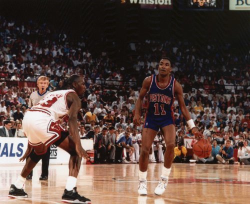 ISIAH THOMAS DETROIT PISTONS 8X10 SPORTS ACTION PHOTO (L)