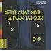 Petit chat noir a peur du soir