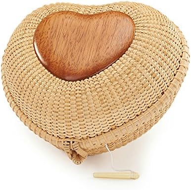Heart Shaped Hand Woven Classics Smart Rattan Storage baskets with lid Utility Organizer for Fruit, Candy, Jewelry