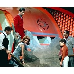 STEFAN ARNGRIM AS BARRY LOCKRIDGE, GARY CONWAY AS CAPT. STEVE BURTON, DEANNA LUND AS VALERIE SCOTT, DON MARSHALL AS DAN ERICKSON, DON MATHESON AS MARK WILSON FROM LAND OF THE GIANTS #1 - IN FARBE - Filmfoto - (Poster) PLAKATE - 25x20" (60x50cm)