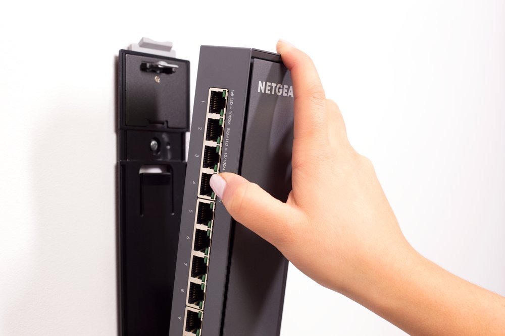 Amazon.com: NETGEAR ProSAFE GSS116E 16-Port Gigabit Click Switch ...