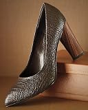 Croco-embossed pump