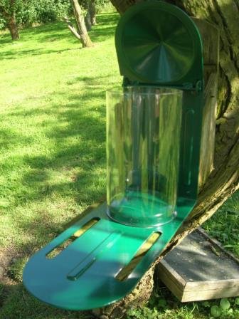 Childrens Toyshop  Outdoor Living : METAL SQUIRREL FEEDER