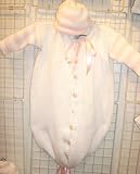 Bt615, Knitted on Hand Knitting Machine White Cotton with Baby Pink Stripe Infant Girls Outfit Baby Bag Bunting Hat Set Finished By Hand Crochet