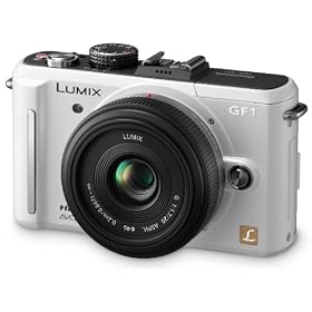 Panasonic - Lumix G - DMC-GF1KEG-W - Compact hybride avec zoom standard 14-45mm et F3.5-5.6 - HD 720p - 12.1 Mpix - Ecran LCD 3" - Blanc