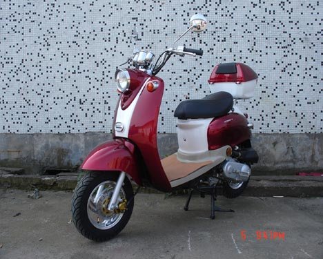 Roketa MC-24-50 RED Gas 4 Stroke 49cc 30mph Moped Scooter w/ Trunk