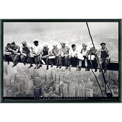 New York Poster und Kunststoff-Rahmen - Lunchtime Atop A Skyscraper, 1932 (91 x 61cm)