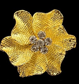 Improving Lifestyles Metal Mesh like Texture Ring with crystals Gold