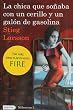 La chica que sonaba con un cerillo y un galon de gasolina: The Girl Who Played with Fire (Spanish Edition) (Millenium)