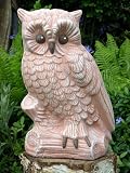 Eigenschaften Tiefes Kunsthandwerk GbR  / Tierfigur Steinfigur grosse Eule terracotta