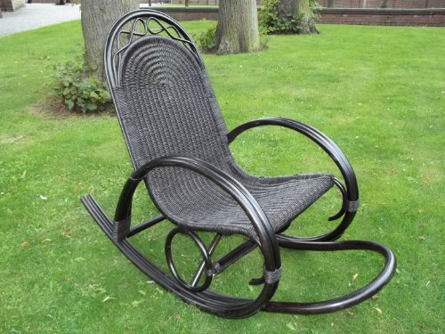 Schaukelstuhl aus Rattan exklusiv DUNKEL BRAUN