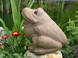Eigenschaften Tiefes Kunsthandwerk GbR  / Steinfigur Tierfigur Kröte Warzenkröte hellbraun