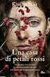 Una casa di petali rossi