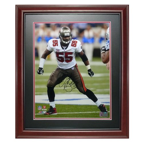 Derrick Brooks Autographed Tampa Bay Buccaneers (White Jersey) Deluxe Framed 16x20 Photo - Brooks Holo